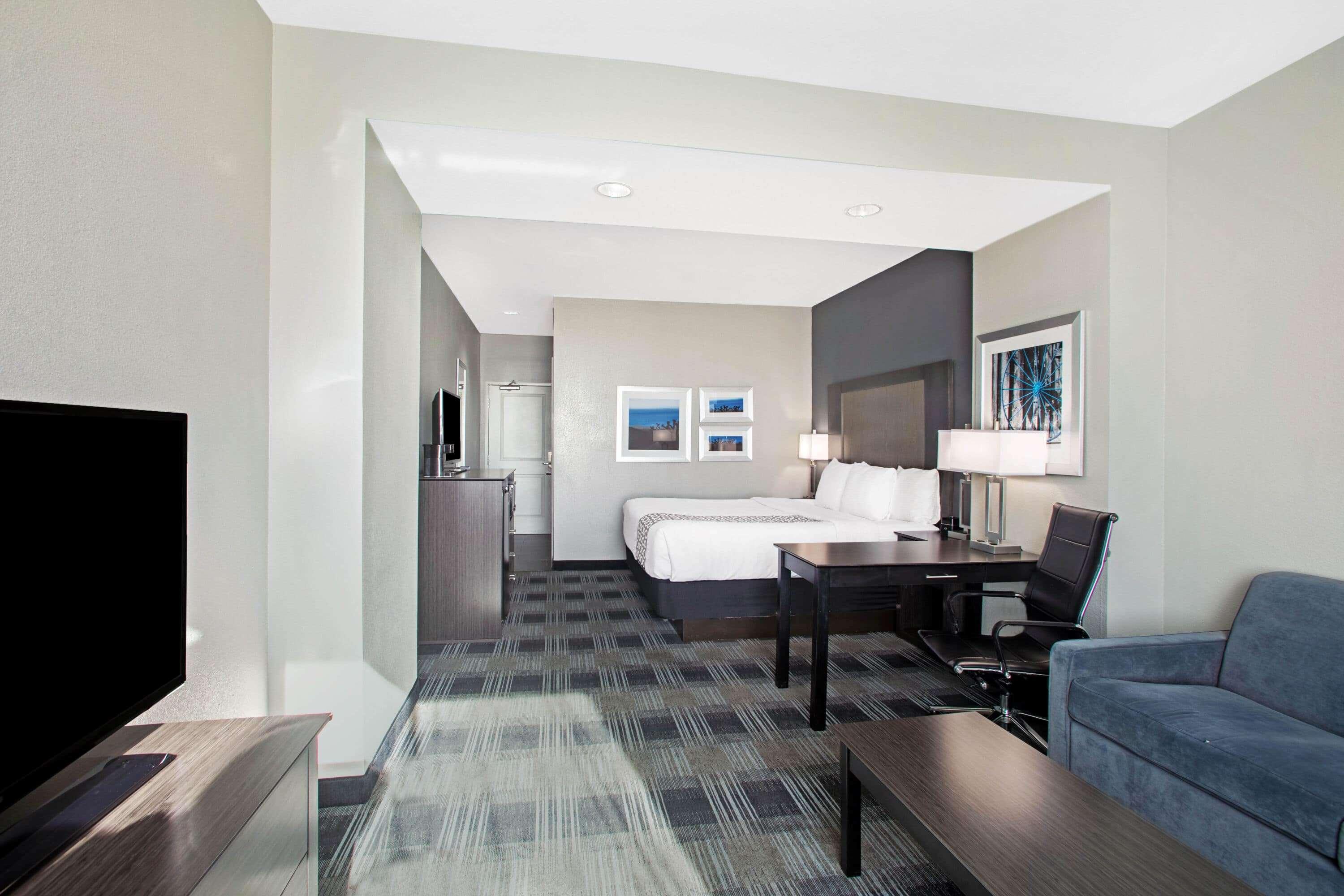 Отель La Quinta By Wyndham Victoria - South Экстерьер фото